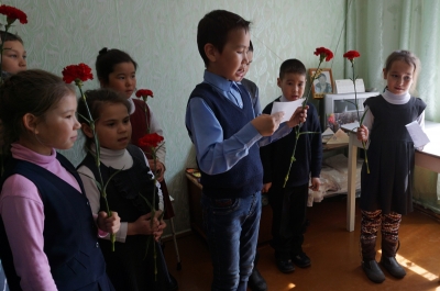 9 мая 2017 года, ребята из санаторной школы поздравляли ветерана ВОВ В.И. Тарчевского