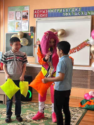 В КГОБУ «Камчатская санаторная школа-интернат» приехал веселый аниматор с воздушными шариками