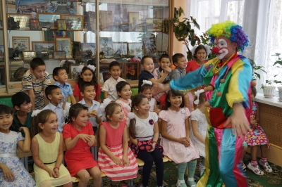 18.11.2016 г., в КГОБУ «Камчатская санаторная школа-интернат», приехал клоун Ерошка с воздушными шариками