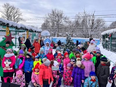 Воспитанники посетили Зоопарк г. Елизово, где сотрудники зоопарка  устроили ребятам новогоднее представление.