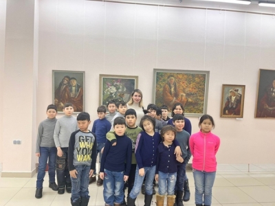 Наши воспитанники посетили персональную выставку известного Камчатского художника Владимира Соколова-Ширшова, приуроченную к его 70-летию.